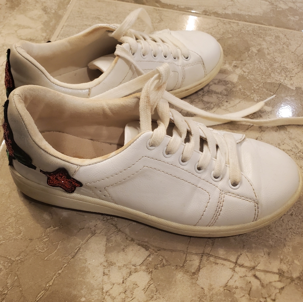 White Sneakers in size 6 (Mix no 6)